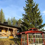 Bear's Hide Villa Rovaniemi