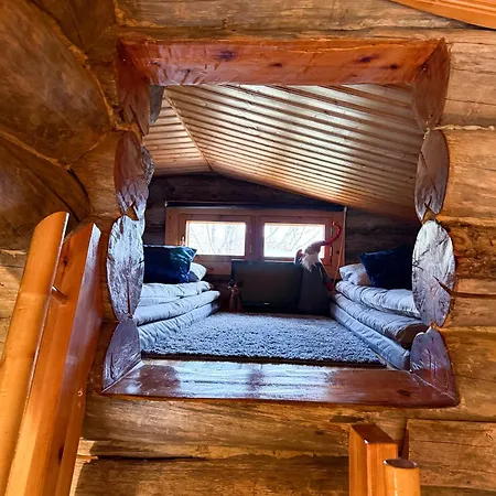 Bear's Hide Villa Rovaniemi